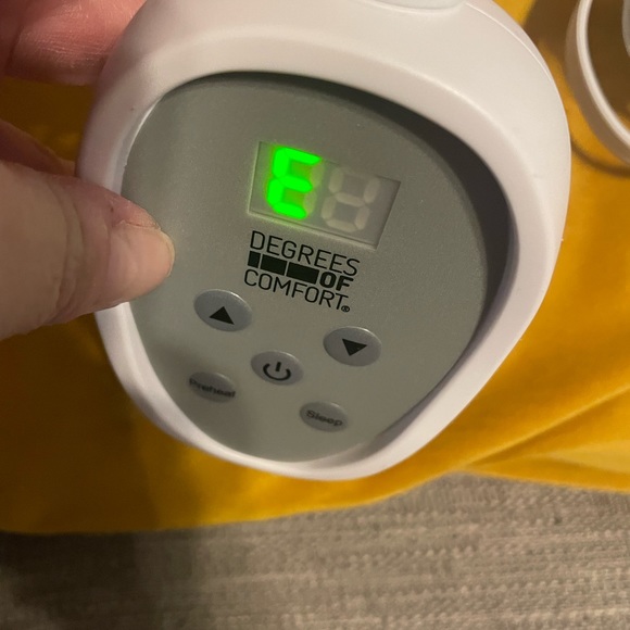 Bedding Degree Of Comfort El Blanket Controller Poshmark